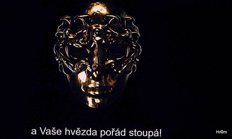 Audiovizuální show Vivaldianno znovu obsadila O2 arenu, k divákům promlouval Pierce Brosnan