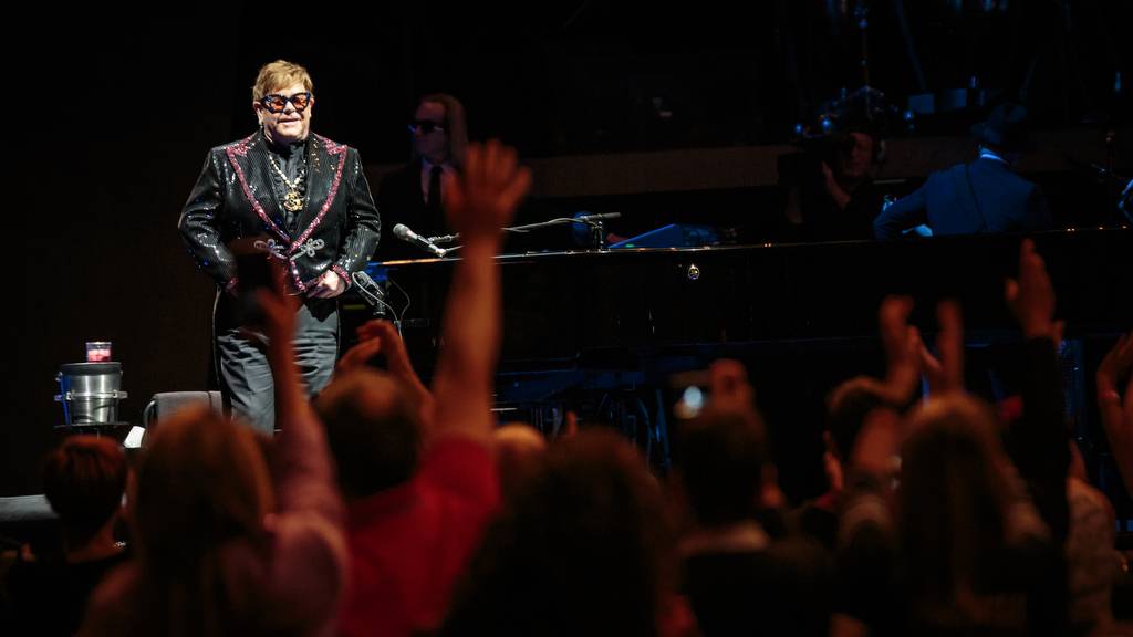Elton John se v O2 areně rozloučil s českými fanoušky