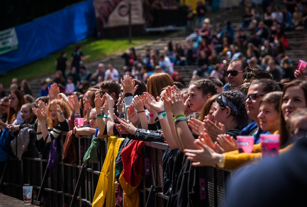 Plzeňský Majáles zlobily rozmary počasí, Kryštof přivezl malý Strahov, zahráli i Mirai nebo Marek Ztracený
