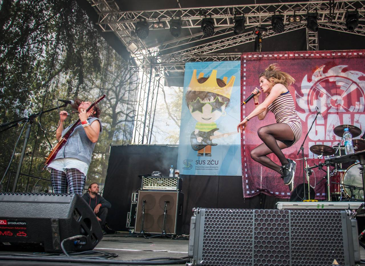 Plzeňský Majáles zlobily rozmary počasí, Kryštof přivezl malý Strahov, zahráli i Mirai nebo Marek Ztracený