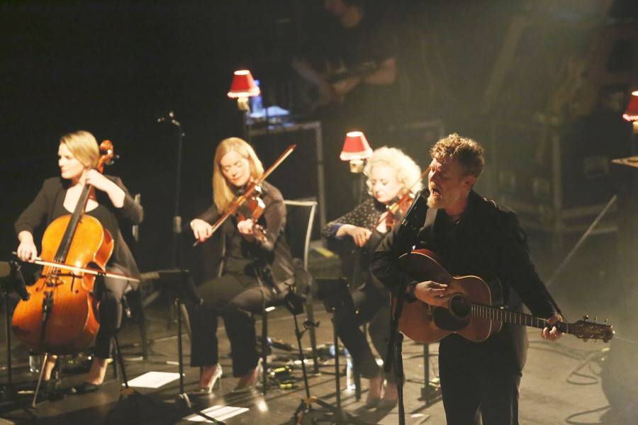 Brněnskému Sonu popřál k narozeninám Glen Hansard, přivezl tříhodinový koncert