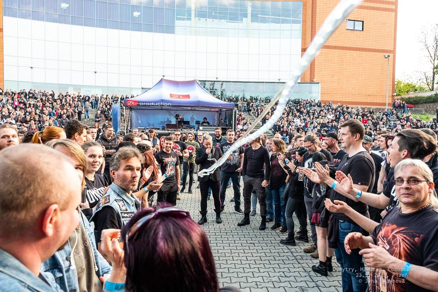 Dymytry zavítali S nadějí do Plzně. Na monstrózním open airu vystoupili také Cocotte Minute a němečtí Hämatom