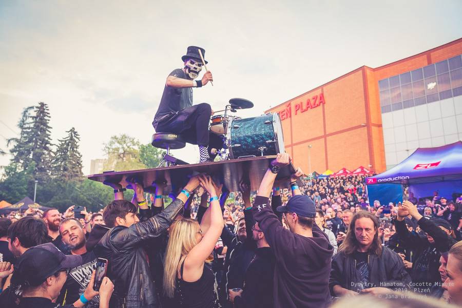 Dymytry zavítali S nadějí do Plzně. Na monstrózním open airu vystoupili také Cocotte Minute a němečtí Hämatom