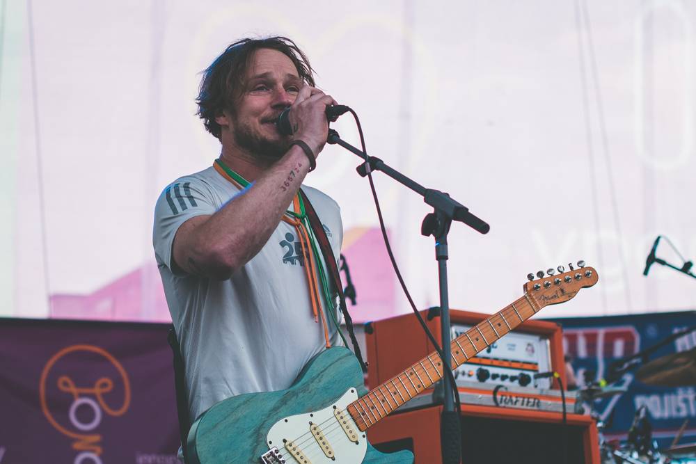 Festival Mezi ploty opět přilákal tisícovky návštěvníků, hráli Xindl X, Wohnout, Vypsaná fixa nebo Divokej Bill