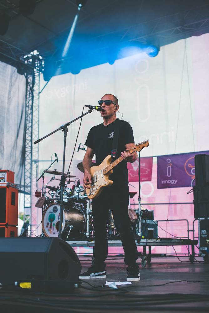 Festival Mezi ploty opět přilákal tisícovky návštěvníků, hráli Xindl X, Wohnout, Vypsaná fixa nebo Divokej Bill