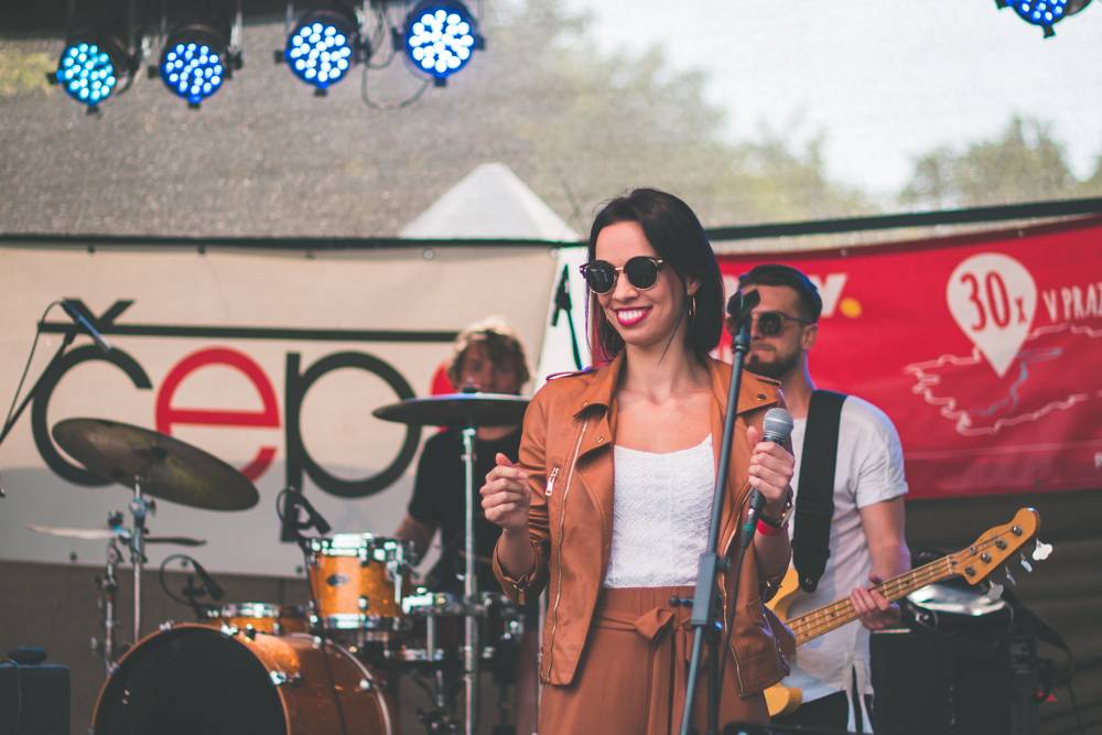 Festival Mezi ploty opět přilákal tisícovky návštěvníků, hráli Xindl X, Wohnout, Vypsaná fixa nebo Divokej Bill