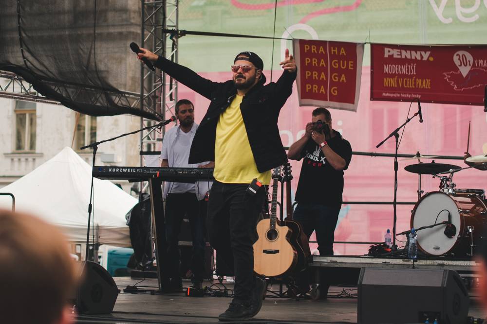 Festival Mezi ploty opět přilákal tisícovky návštěvníků, hráli Xindl X, Wohnout, Vypsaná fixa nebo Divokej Bill