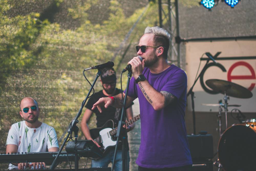 Festival Mezi ploty opět přilákal tisícovky návštěvníků, hráli Xindl X, Wohnout, Vypsaná fixa nebo Divokej Bill