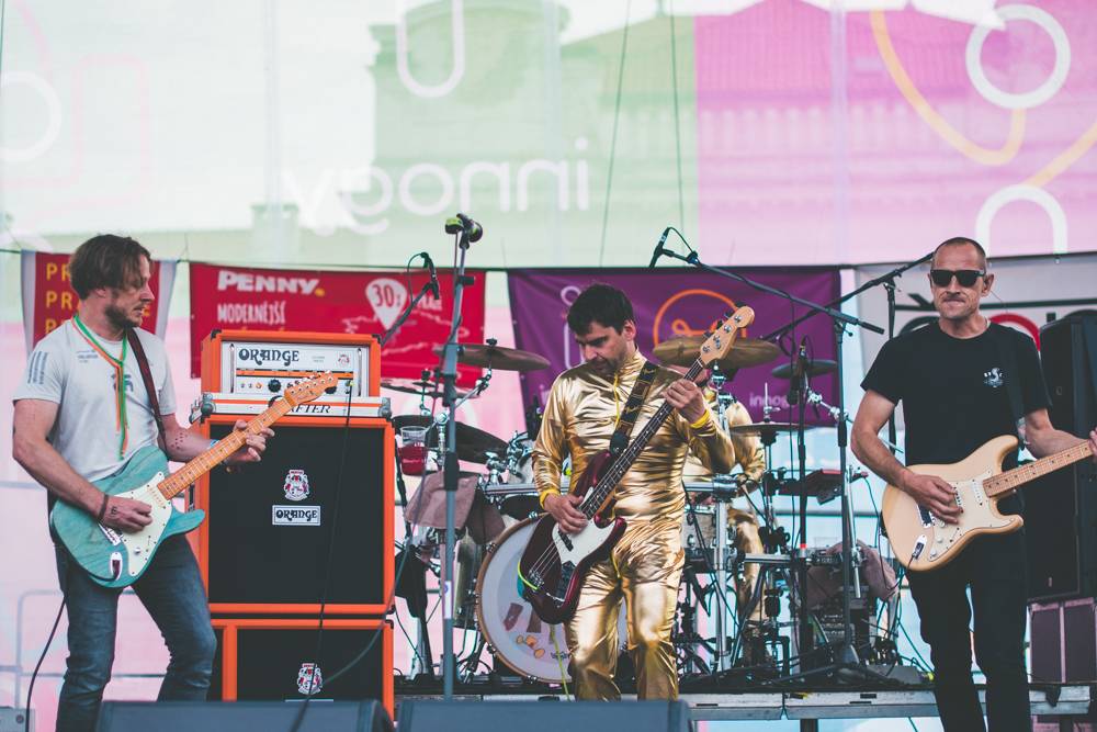 Festival Mezi ploty opět přilákal tisícovky návštěvníků, hráli Xindl X, Wohnout, Vypsaná fixa nebo Divokej Bill