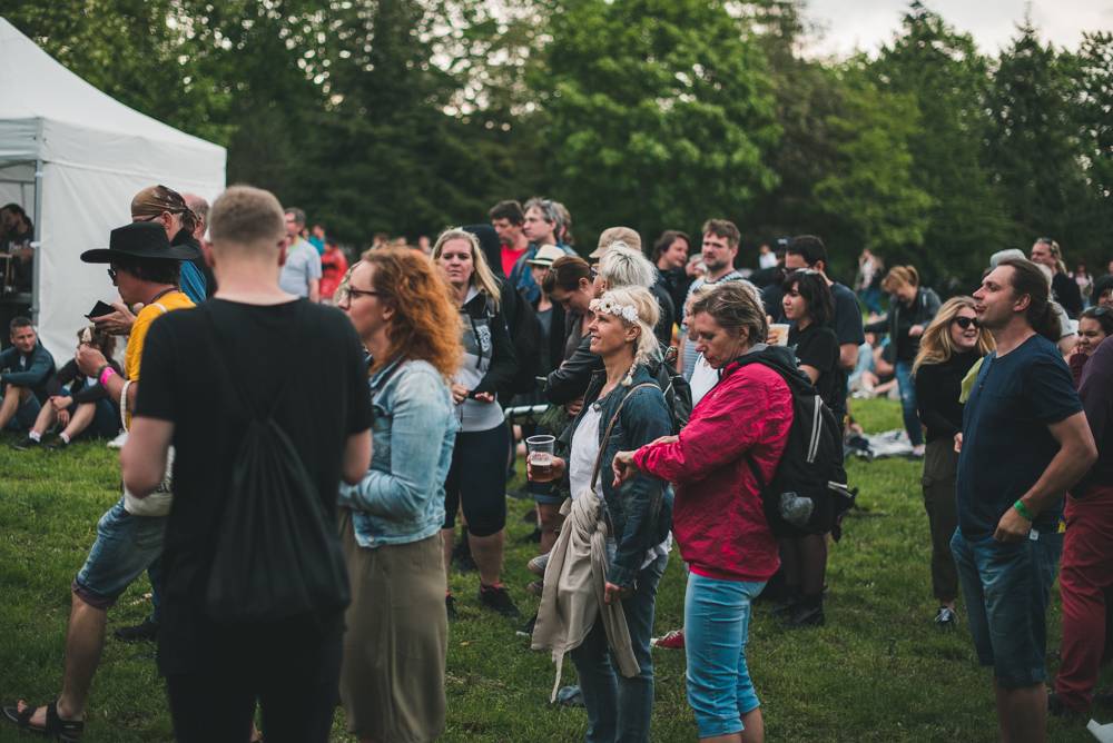 Festival Mezi ploty opět přilákal tisícovky návštěvníků, hráli Xindl X, Wohnout, Vypsaná fixa nebo Divokej Bill