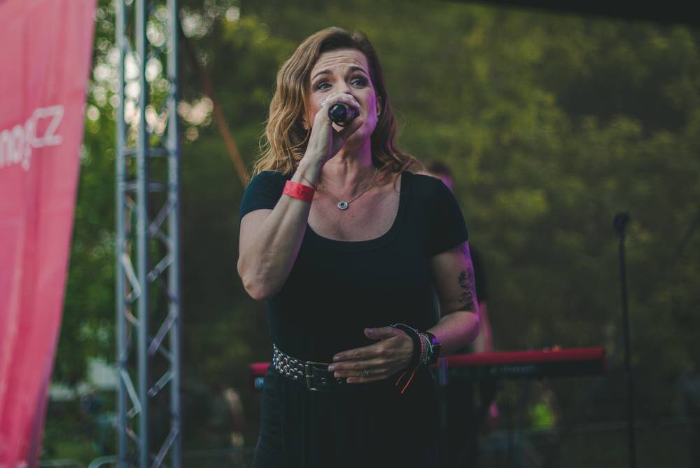 Festival Mezi ploty opět přilákal tisícovky návštěvníků, hráli Xindl X, Wohnout, Vypsaná fixa nebo Divokej Bill