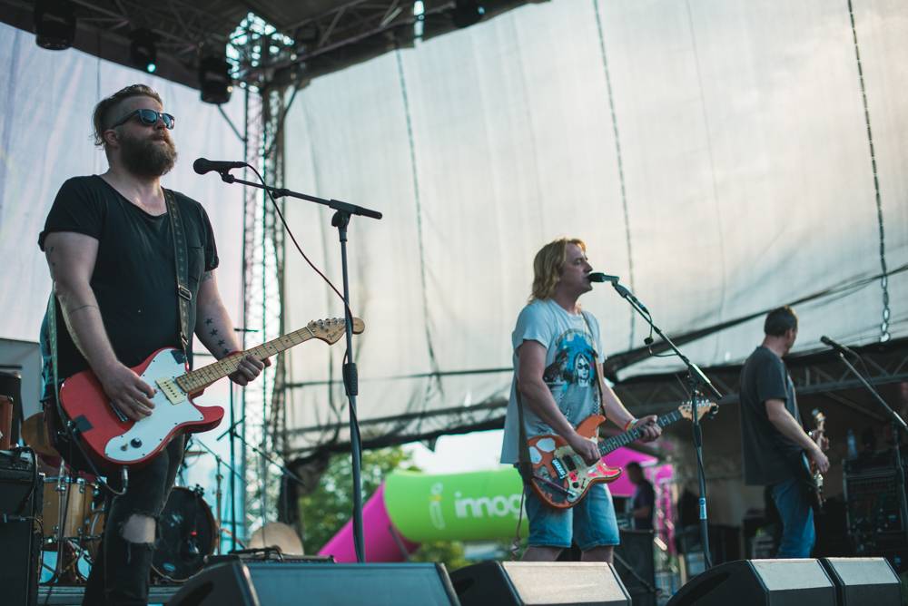 Festival Mezi ploty opět přilákal tisícovky návštěvníků, hráli Xindl X, Wohnout, Vypsaná fixa nebo Divokej Bill