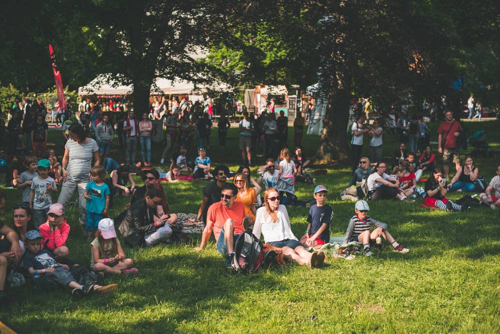 Festival Mezi ploty opět přilákal tisícovky návštěvníků, hráli Xindl X, Wohnout, Vypsaná fixa nebo Divokej Bill