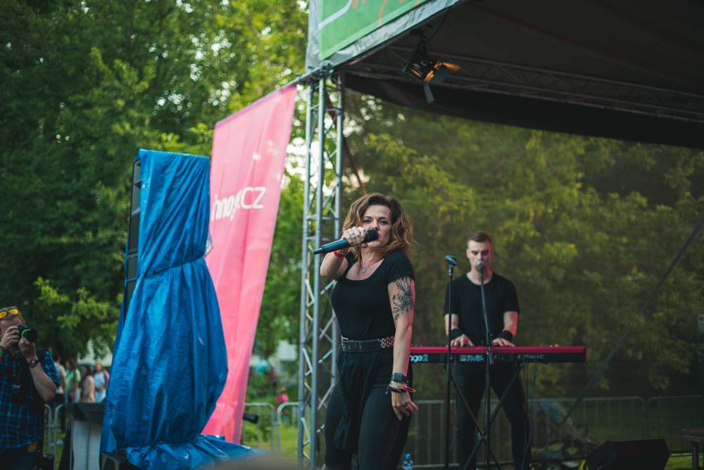 Festival Mezi ploty opět přilákal tisícovky návštěvníků, hráli Xindl X, Wohnout, Vypsaná fixa nebo Divokej Bill