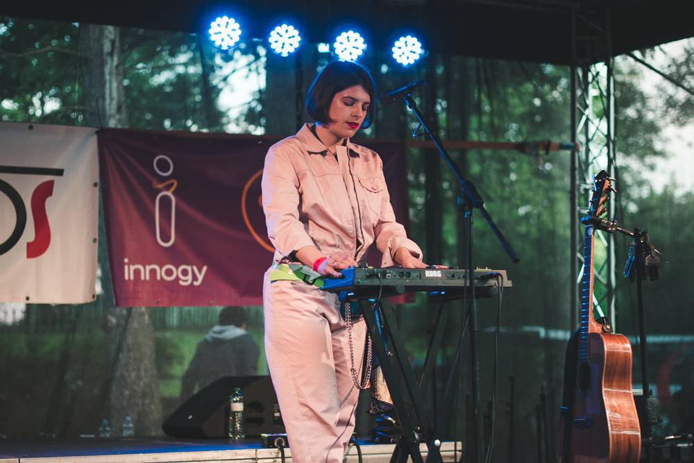 Festival Mezi ploty opět přilákal tisícovky návštěvníků, hráli Xindl X, Wohnout, Vypsaná fixa nebo Divokej Bill