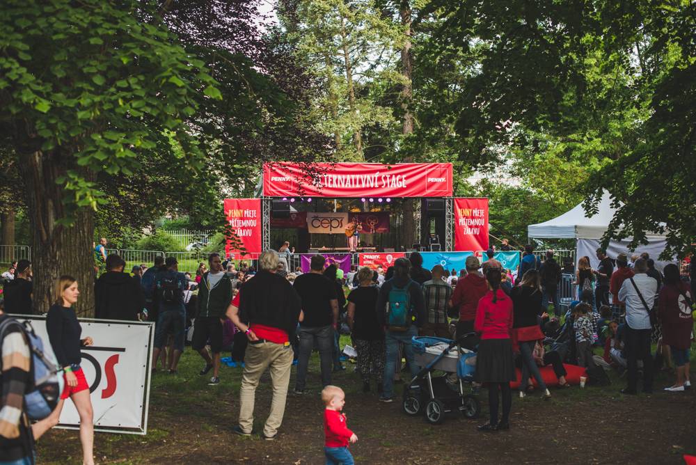 Festival Mezi ploty opět přilákal tisícovky návštěvníků, hráli Xindl X, Wohnout, Vypsaná fixa nebo Divokej Bill