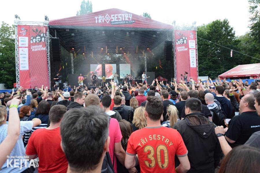 Tři sestry završili narozeninové oslavy na Braníku. Zahráli také Doctor P.P. nebo E!E