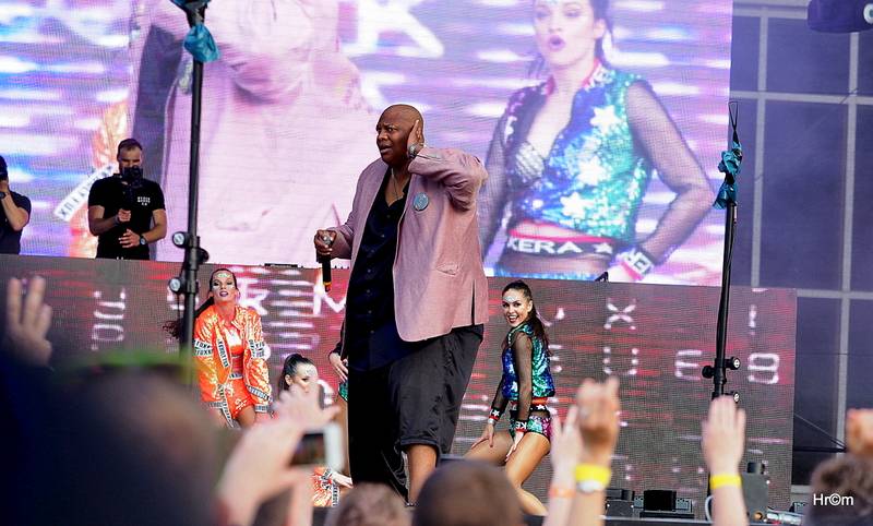 90s Explosion v Praze: Výstaviště se změnilo v diskotéku devadesátých let. Vystoupili Ace Of Base nebo Twenty 4 Seven 