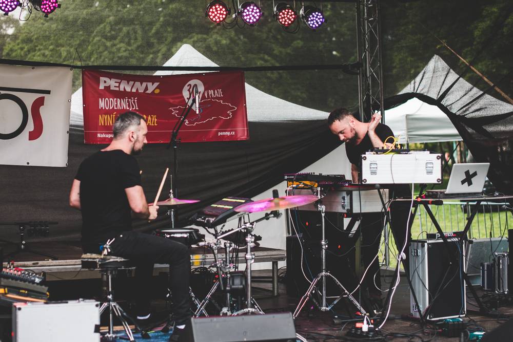 Hvězdami druhého dne festivalu Mezi ploty byli v Bohnicích Barbora Poláková, Mňága a Žďorp nebo Rybičky 48