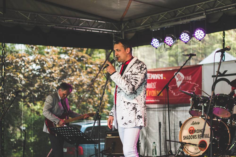 Hvězdami druhého dne festivalu Mezi ploty byli v Bohnicích Barbora Poláková, Mňága a Žďorp nebo Rybičky 48