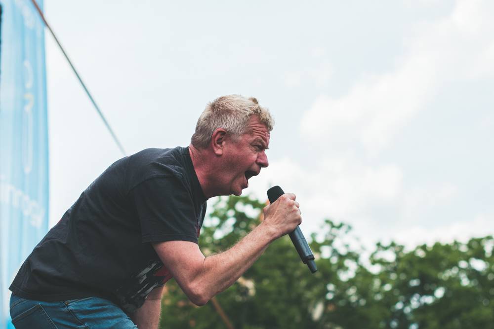 Hvězdami druhého dne festivalu Mezi ploty byli v Bohnicích Barbora Poláková, Mňága a Žďorp nebo Rybičky 48