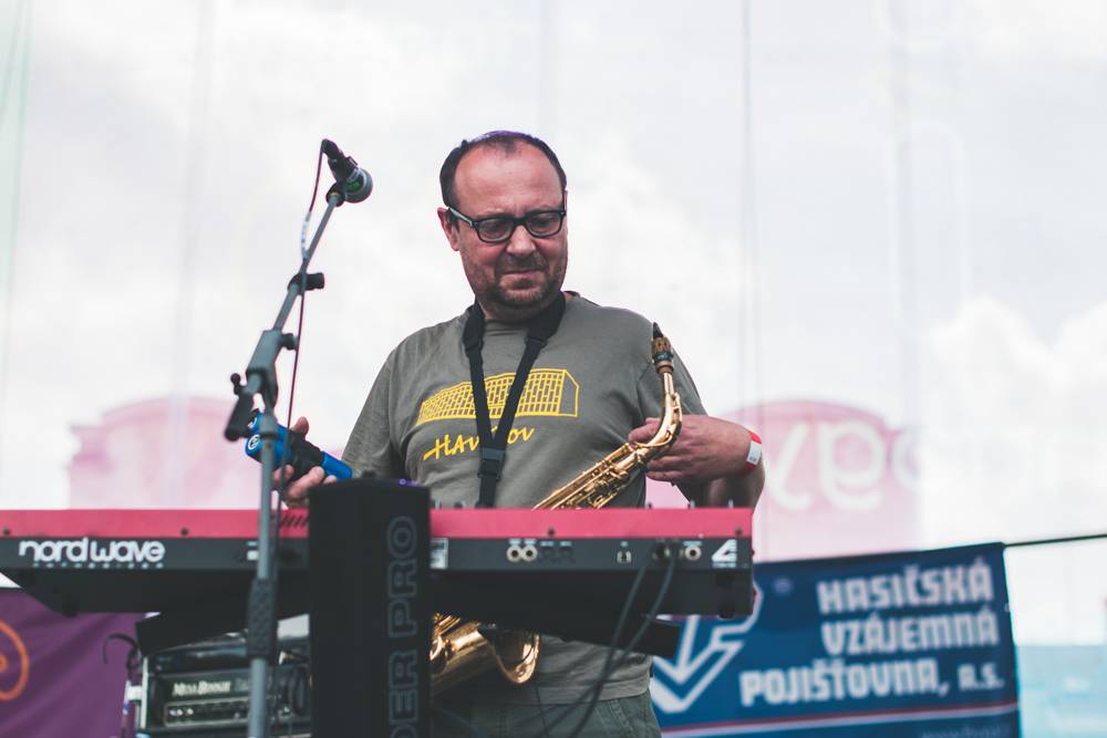 Hvězdami druhého dne festivalu Mezi ploty byli v Bohnicích Barbora Poláková, Mňága a Žďorp nebo Rybičky 48