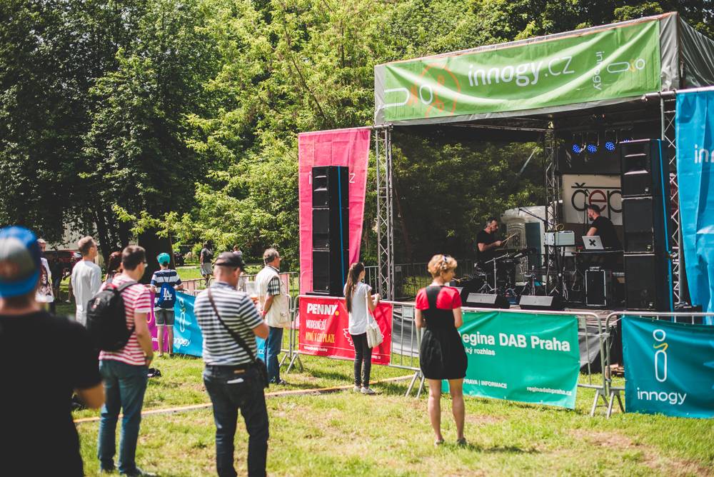 Hvězdami druhého dne festivalu Mezi ploty byli v Bohnicích Barbora Poláková, Mňága a Žďorp nebo Rybičky 48