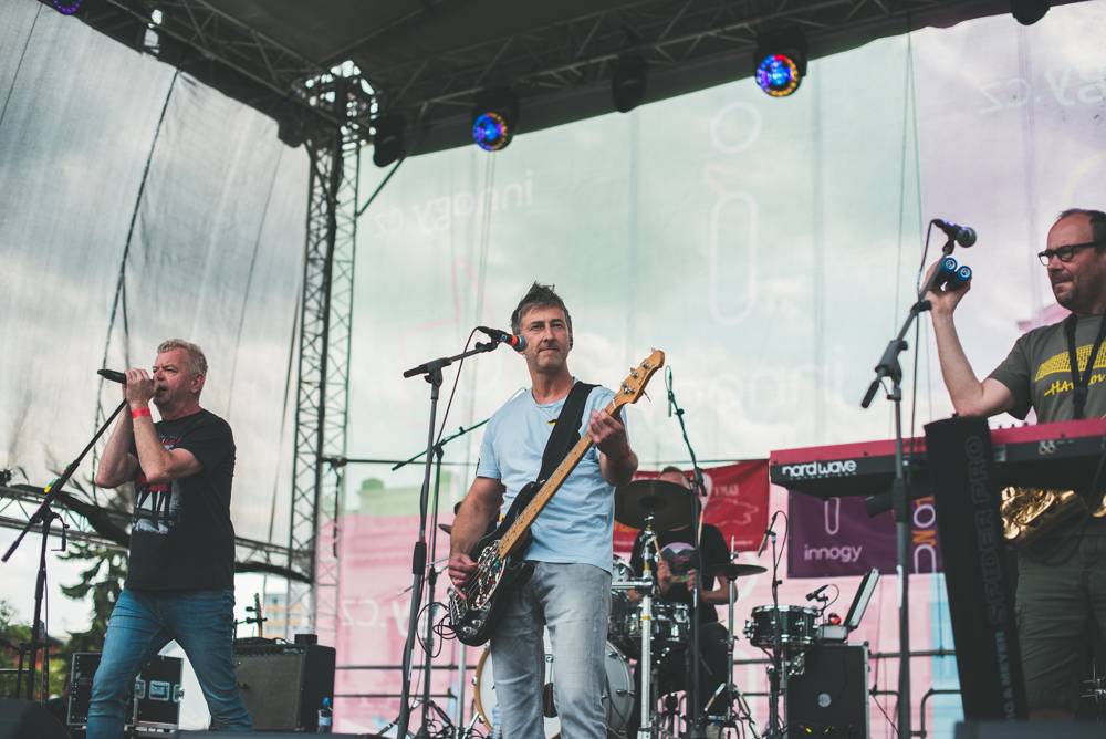 Hvězdami druhého dne festivalu Mezi ploty byli v Bohnicích Barbora Poláková, Mňága a Žďorp nebo Rybičky 48