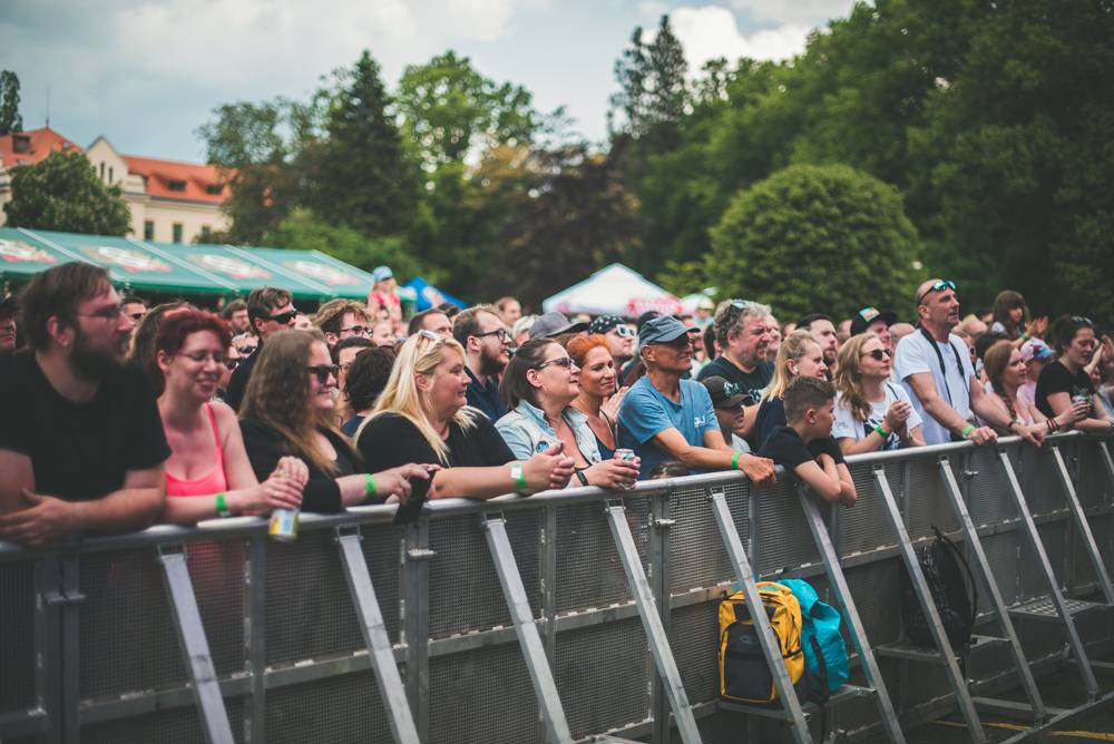 Hvězdami druhého dne festivalu Mezi ploty byli v Bohnicích Barbora Poláková, Mňága a Žďorp nebo Rybičky 48