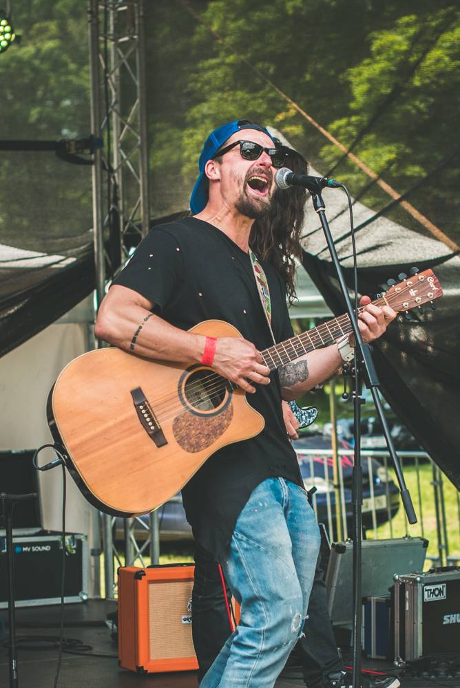 Hvězdami druhého dne festivalu Mezi ploty byli v Bohnicích Barbora Poláková, Mňága a Žďorp nebo Rybičky 48