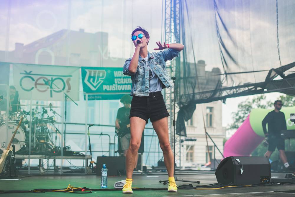 Hvězdami druhého dne festivalu Mezi ploty byli v Bohnicích Barbora Poláková, Mňága a Žďorp nebo Rybičky 48