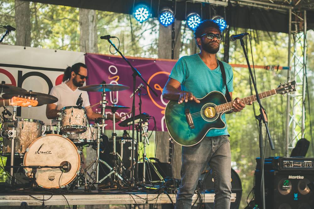 Hvězdami druhého dne festivalu Mezi ploty byli v Bohnicích Barbora Poláková, Mňága a Žďorp nebo Rybičky 48