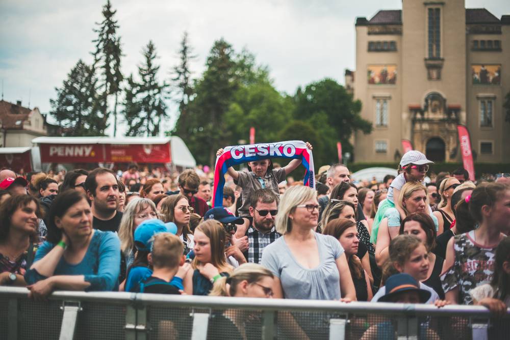 Hvězdami druhého dne festivalu Mezi ploty byli v Bohnicích Barbora Poláková, Mňága a Žďorp nebo Rybičky 48