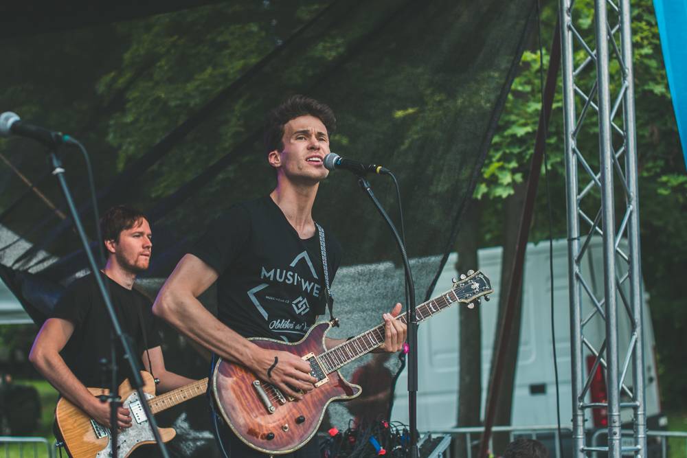 Hvězdami druhého dne festivalu Mezi ploty byli v Bohnicích Barbora Poláková, Mňága a Žďorp nebo Rybičky 48