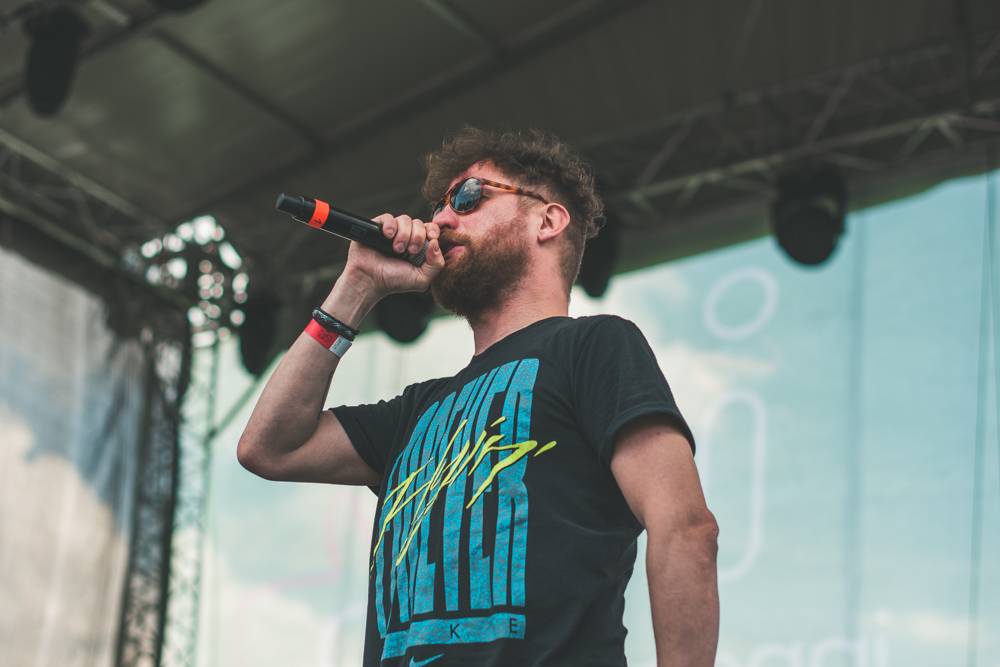 Hvězdami druhého dne festivalu Mezi ploty byli v Bohnicích Barbora Poláková, Mňága a Žďorp nebo Rybičky 48