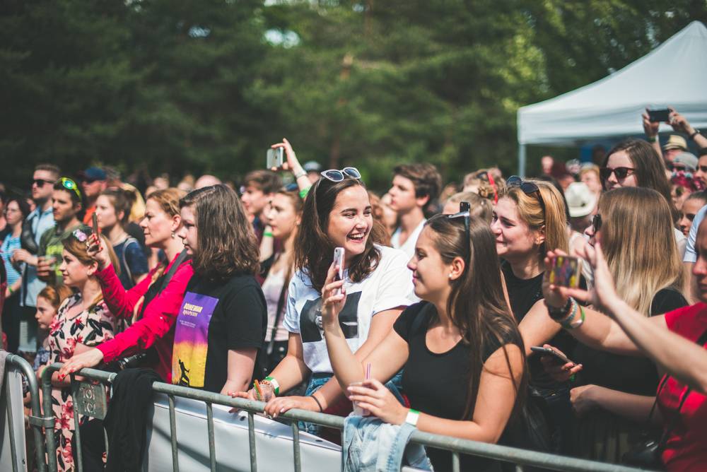 Hvězdami druhého dne festivalu Mezi ploty byli v Bohnicích Barbora Poláková, Mňága a Žďorp nebo Rybičky 48