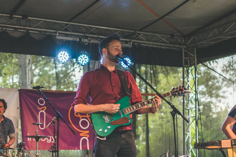 Hvězdami druhého dne festivalu Mezi ploty byli v Bohnicích Barbora Poláková, Mňága a Žďorp nebo Rybičky 48