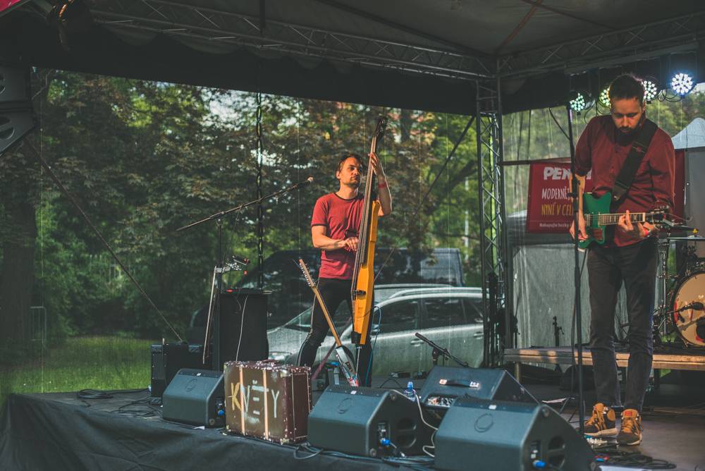 Hvězdami druhého dne festivalu Mezi ploty byli v Bohnicích Barbora Poláková, Mňága a Žďorp nebo Rybičky 48