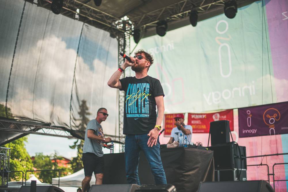 Hvězdami druhého dne festivalu Mezi ploty byli v Bohnicích Barbora Poláková, Mňága a Žďorp nebo Rybičky 48