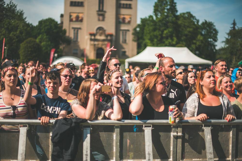 Hvězdami druhého dne festivalu Mezi ploty byli v Bohnicích Barbora Poláková, Mňága a Žďorp nebo Rybičky 48