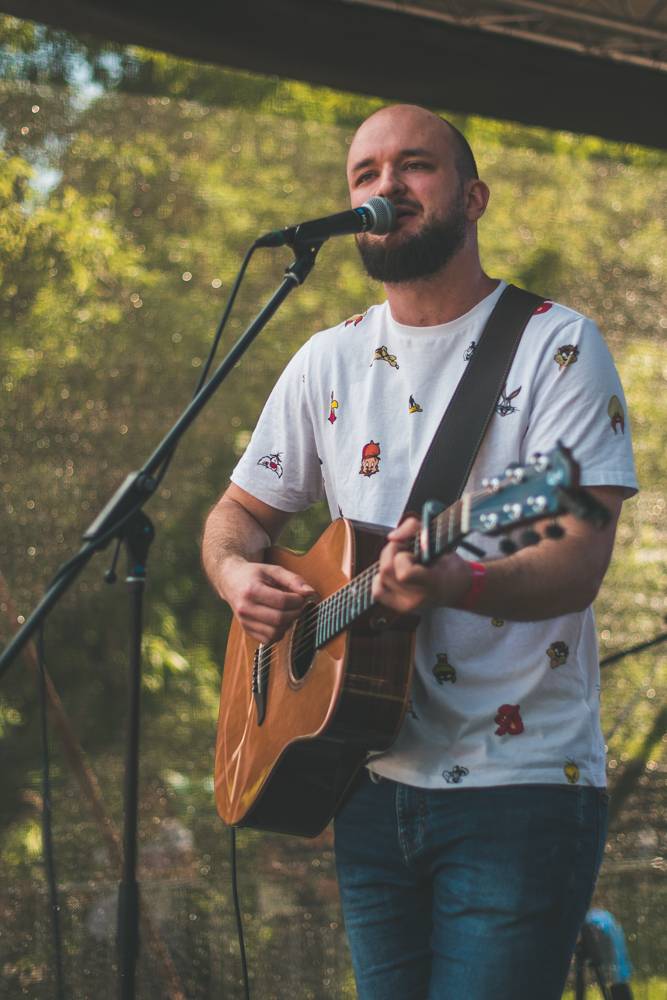 Hvězdami druhého dne festivalu Mezi ploty byli v Bohnicích Barbora Poláková, Mňága a Žďorp nebo Rybičky 48