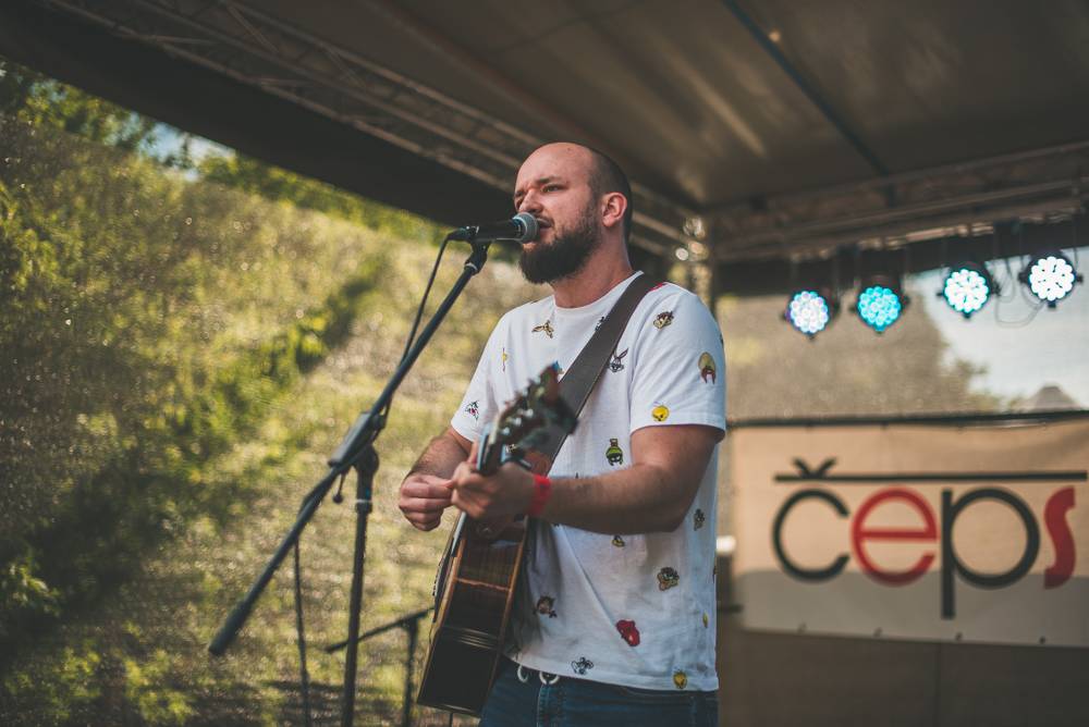 Hvězdami druhého dne festivalu Mezi ploty byli v Bohnicích Barbora Poláková, Mňága a Žďorp nebo Rybičky 48