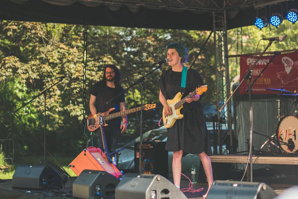 Hvězdami druhého dne festivalu Mezi ploty byli v Bohnicích Barbora Poláková, Mňága a Žďorp nebo Rybičky 48