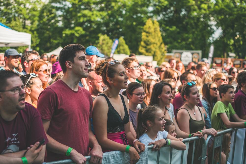 Hvězdami druhého dne festivalu Mezi ploty byli v Bohnicích Barbora Poláková, Mňága a Žďorp nebo Rybičky 48