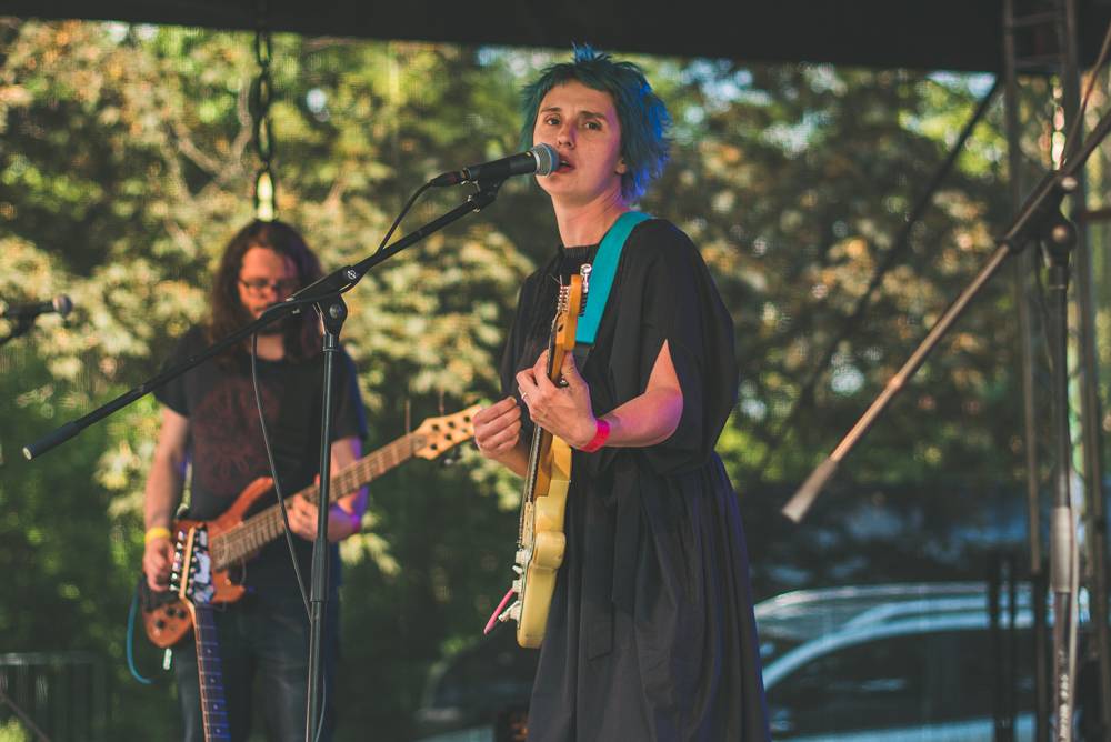 Hvězdami druhého dne festivalu Mezi ploty byli v Bohnicích Barbora Poláková, Mňága a Žďorp nebo Rybičky 48