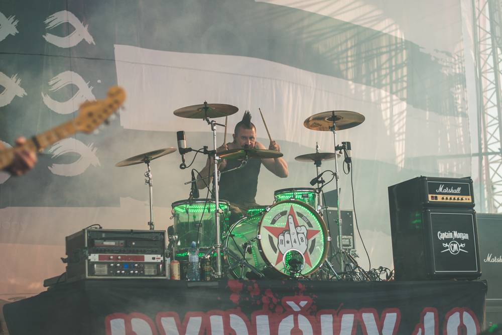 Hvězdami druhého dne festivalu Mezi ploty byli v Bohnicích Barbora Poláková, Mňága a Žďorp nebo Rybičky 48