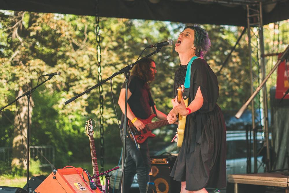 Hvězdami druhého dne festivalu Mezi ploty byli v Bohnicích Barbora Poláková, Mňága a Žďorp nebo Rybičky 48