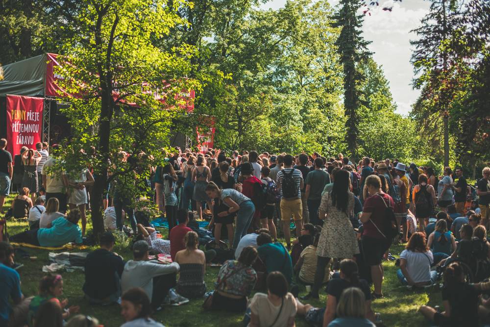 Hvězdami druhého dne festivalu Mezi ploty byli v Bohnicích Barbora Poláková, Mňága a Žďorp nebo Rybičky 48