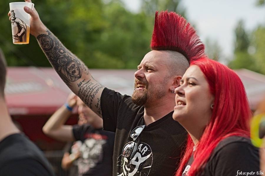 Tři sestry slavili 34 let. Punkovou jízdu na Braníku s nimi rozjeli Plexis, SPS nebo Cock Sparrer