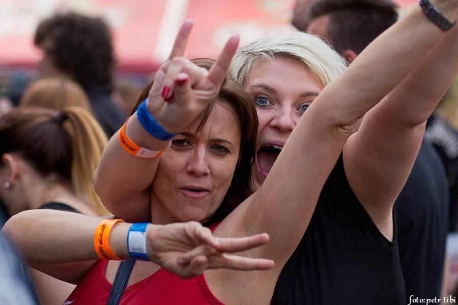 Tři sestry slavili 34 let. Punkovou jízdu na Braníku s nimi rozjeli Plexis, SPS nebo Cock Sparrer